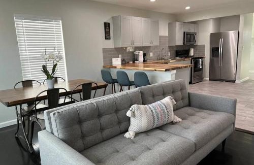 Harlandale House | Modern 3B2B home near Lackland and downtown