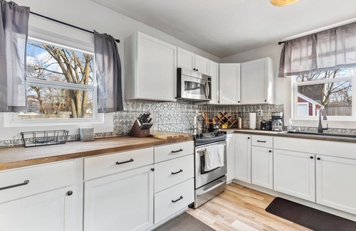 Lansing House | Modern 3BDRM Near Downtown & MSU w/Game Room