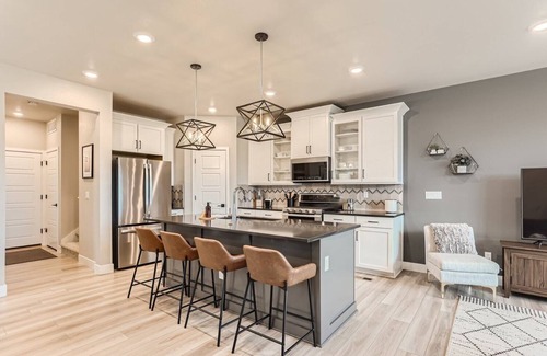 Leyden House | Modern 3BR/3BA Home w/Stunning Rocky Mtn Views