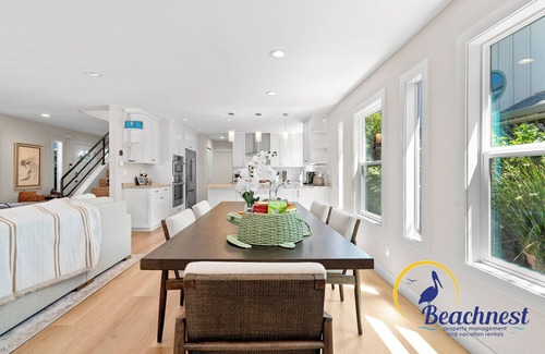 Opal Cliffs House | Modern 3BR Beach Retreat w/Hot Tub, Balcony & Steps to 41st