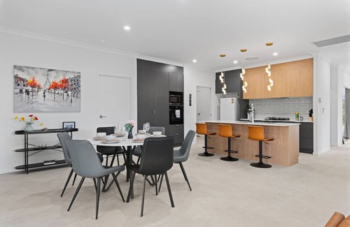 Park Ridge House | Modern 3BR Home in Peaceful Park Ridge Estate
