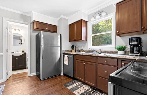 Knightdale House | “Modern 3BR Home with Deck, Fast Wi-Fi, Full Kitchen, AC,Near Raleigh & Airport”