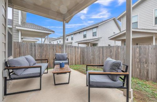 West San Antonio Apartment | Modern 3BR in Gated Community Near JBSA & SeaWorld Duplex
