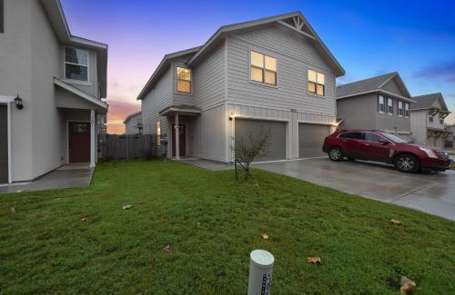West San Antonio Apartment | Modern 3BR in Gated Community Near JBSA & SeaWorld Duplex