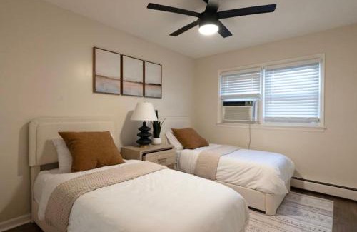 Kearny Apartment | Modern 3BR Near Airport and attractions