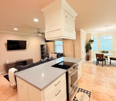 Central Southwest House | Modern 3BR Near NRG, Zoo, Downtown & Med Ctr
