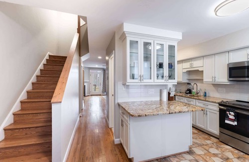 Downtown Baltimore House | Modern 3BR Retreat with BBQ & Smart TV!