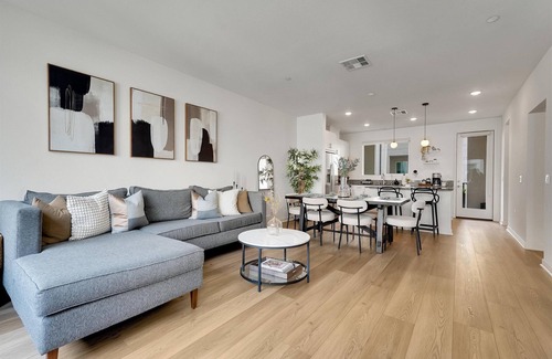 California Terraces House | Modern 3BR w/AC + Office & EV Charger – Near border, Sesame Place & Amphiteater