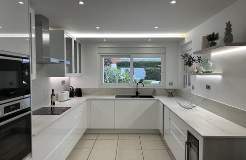 Luz Villa | Modern 4 bed/3 bath villa with private pool & ocean views