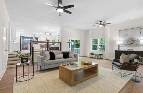 Charlotte House | Modern 4 Bed in Quail Hollow