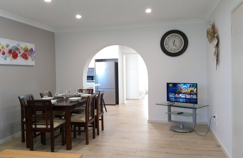 McDougalls Hill House | Modern 4-Bedroom Large House Close to Singleton CBD Hunter Valley