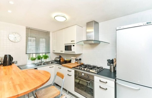 Rotherhithe House | Modern 4 bedroom Terraced House by the Thames!