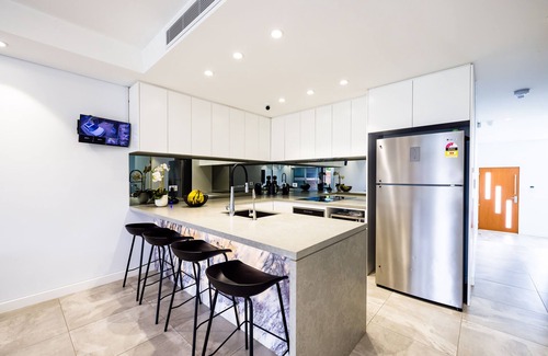 Yennora House | Modern 4 bedroom home, in quiet suburban street
