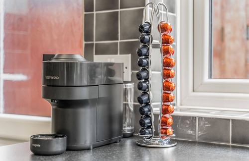 Weston on Trent House | Modern 4-Bedroom Serviced Apartment in Coventry – Comfort, Space & Tranquillity