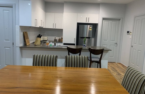 Forde House | Modern 4 bedroom Townhouse @Ford with Free Parking and Brilliant Location