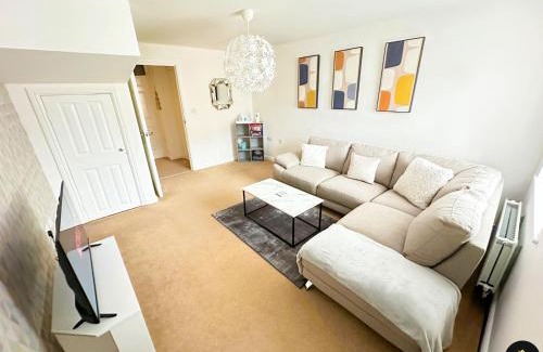 Newcastle-upon-Tyne Villa | Modern 4 Beds House With FREE Parking