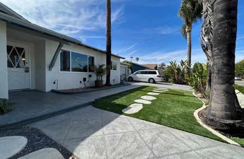 Casa Conejo House | Modern 4 King Beds, Beautiful Large Backyard, Golf, WFH, Long Stays, WI-FI, FWY, 25 mins to Beach