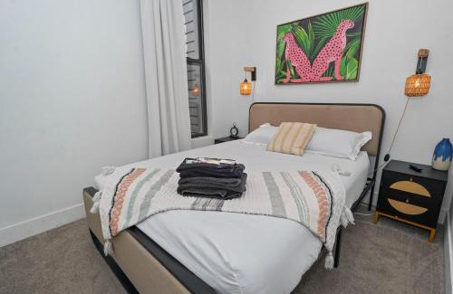 Near South Side Apartment | Modern 420- Friendly 3BR Unit Near McCormick Place, University of Illinois Chicago and Soldier Field