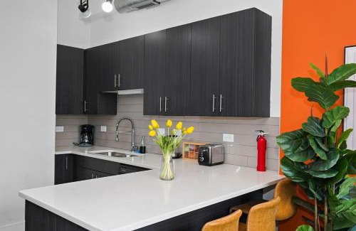 Near South Side Apartment | Modern 420- Friendly 3BR Unit Near McCormick Place, University of Illinois Chicago and Soldier Field