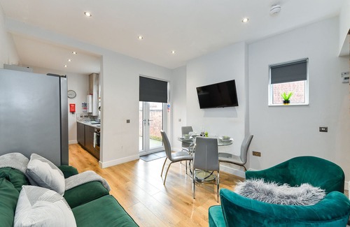 Long Eaton House | Modern 4bed House at Milner Road