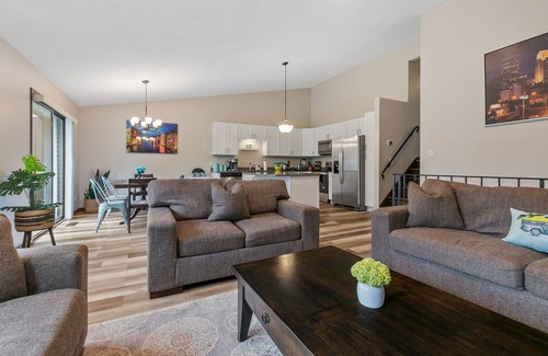Blaine House | Modern 4BR FirePit Grill 2MI NSC Pet-Friendly!