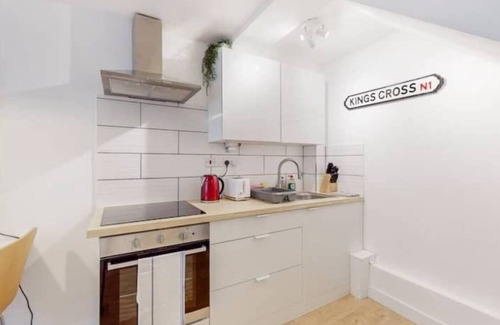 Islington Apartment | Modern 4BR Kings Cross | Patio + Balcony