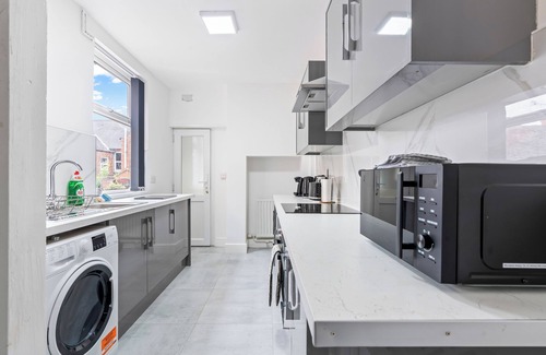 Welford House | Modern 4BR Leicester Home | Garden | Sleeps 10