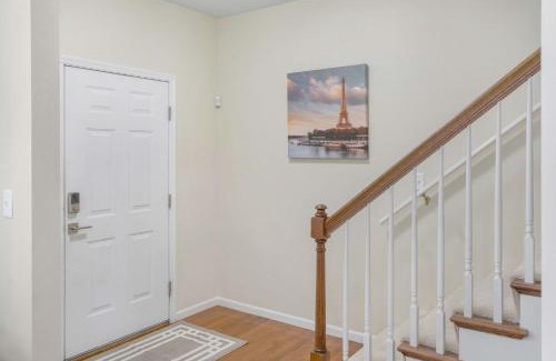 Central West End House | Modern 4BR Retreat with Free Parking in Prime CWE!