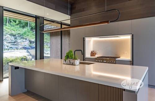 Port Carling Cottage | Modern 5 bed 7 bath cottage on Lake Rosseau with boathouse!