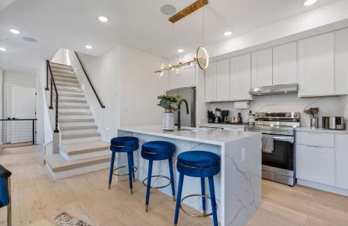 Southeast Apartment | Modern 5-Bedroom Apartment with Rooftop & Garden in Capitol Hill