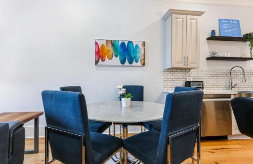 Faubourg Lafayette Apartment | Modern 5 BR Condo - Large Pool - Near Everything