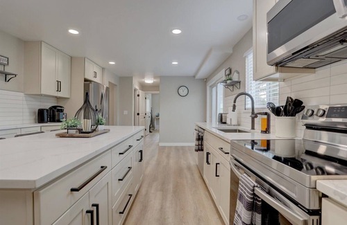Littleton House | Modern 5 BR - Large Yard + BBQ + Kid's Playhouse + Game Room + Great WiFi
