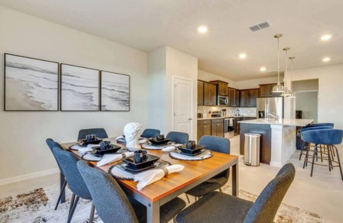 Four Corners House | Modern 5BR Getaway w/Heated Pool & BBQ Area