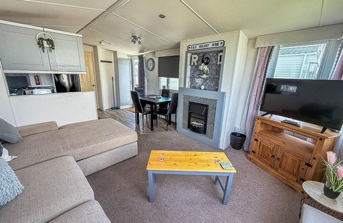 Ingoldmells House | Modern 6 berth caravan for hire at Fantasy Island in Skegness ref 58009D