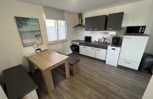 Engen Apartment | Modern 60sqm apartment for up to 5 people - Central location, 50" TV, WLAN
