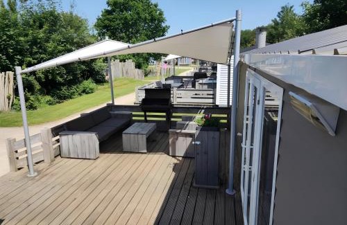 Kropswolde Ski Chalet | Modern 6P Tiny SolHouse 6 - Near Groningen