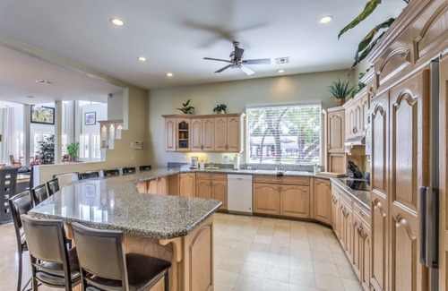 Spring Valley Villa | Modern 7000sf Villa, Private Basketball/tennis Court Pool Sleeps 24