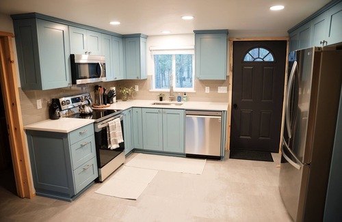 La Pine Cabin | Modern A-Frame cabin w/hot tub close to Bend, Crater Lake, Mt Bachelor resort