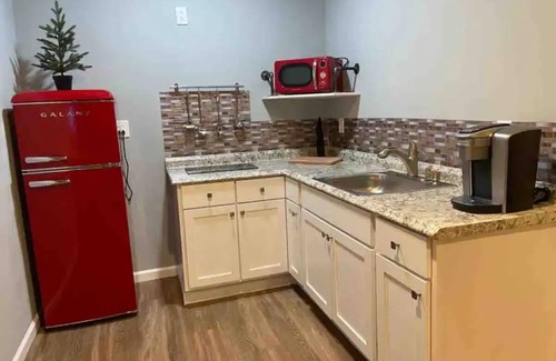 Flowery Branch Apartment | Modern, access to everything 3 min to lake Lanier.nn