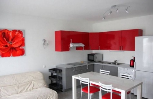 Puissalicon House | Modern, air-conditioned house with large private terrace and shared swimming pool