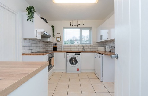 Severn Beach House | Modern | All Mod Cons | IPTV| BBQ | Sleeps 8