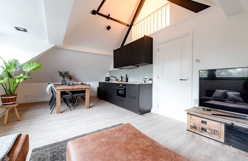 The Hague Center Apartment | Modern and bright apartment
