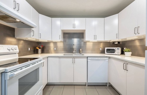 Calgary Apartment | Modern and Cozy 2 Bedroom Retreat Near DT & Airport; Fully Renovated in 2024!