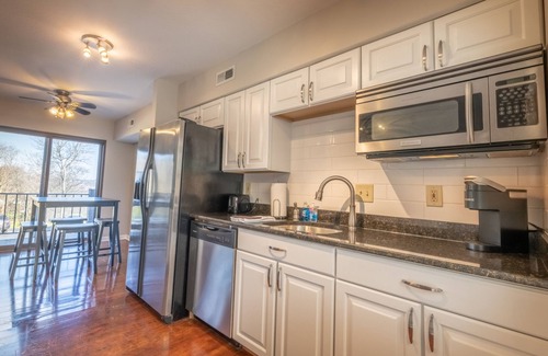 East Price Hill House | ❤️ 🏙Modern and Sleek, Million 💵 City View! ❤️ 🌌