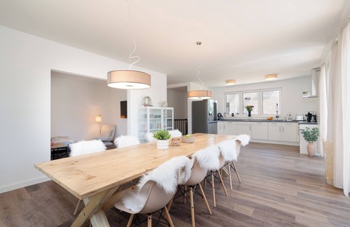 Alttechau Apartment | Modern and spacious vacation apartment with heated pool and terrace near the Baltic Sea