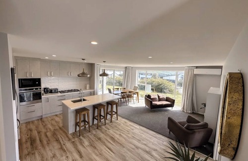 Aotea House | Modern Aotea Family Home with Amazing Views