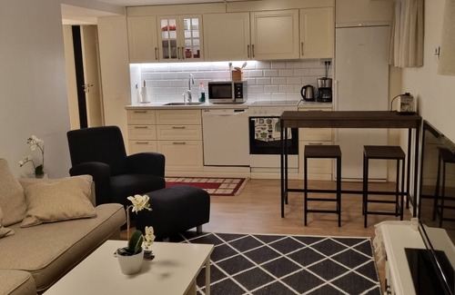 Bramhult Apartment | Modern apartment in a quiet neighbourhood.