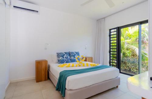 Pointe aux Canonniers Apartment | Modern Apartment near the Beach