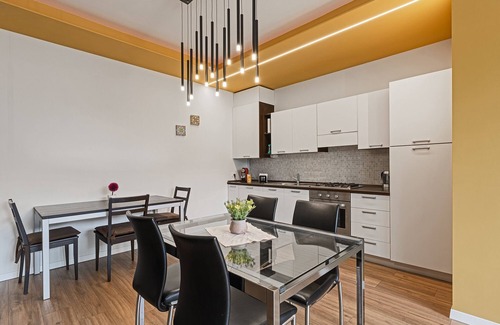 Paratico Apartment | Modern apartment a stone's throw from the lake with private parking
