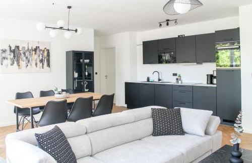 Rauental Apartment | Modern Apartment - für Freunde & Familien, stadtnah, Parkplatz, E-Ladestation, Gitterbox für Fahrräder, Fitnessstudio, digitale Gästemappe mit Restaurant- und Unternehmenstipps